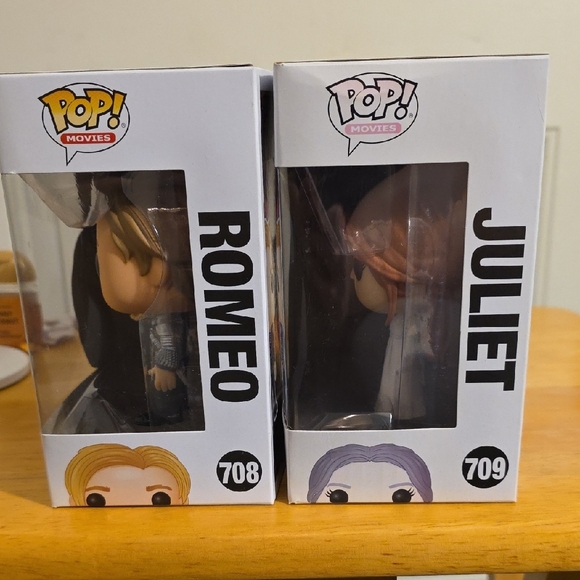 Funko Pop! Romeo and Juliet Set - Black and Brown - Picture 2 of 4